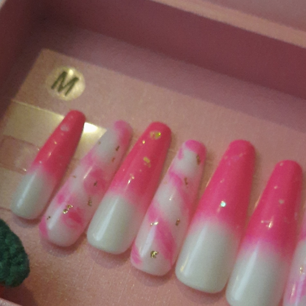 Lovful Nails In "Light In Heart" Size M - Picture 4 of 4